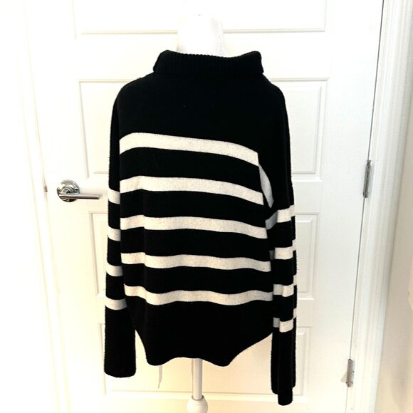 THE RESET MAGIC MOCK NECK SWEATER MEDIUM - Picture 2 of 4